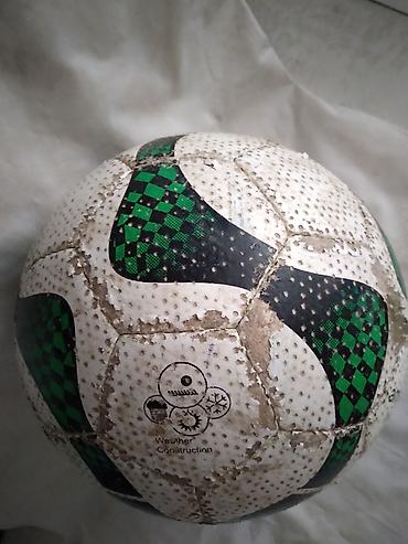 sac: Lopta za fudbal Amsport br.5drži vazduh. Spolja dosta oštećena — 3