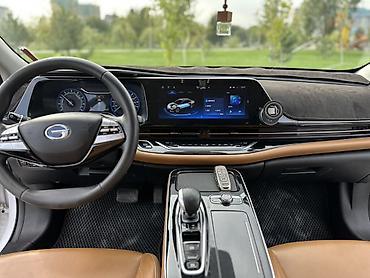 бампер на 220: GAC Aion S — запас хода 460 км полностью электрический седан в белом — 9