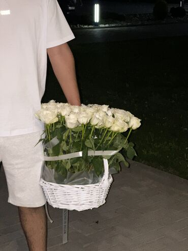 бесконечные розы: 91 шт роз Сегодня только подарили некуда ставить ещё и уезжаю из