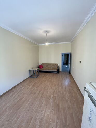 Uzunmüddətli kirayə mənzillər: Saray mtk Yeni temir olub. Ilk defe kirayye verilir. Qaz su isiq wifi — 15