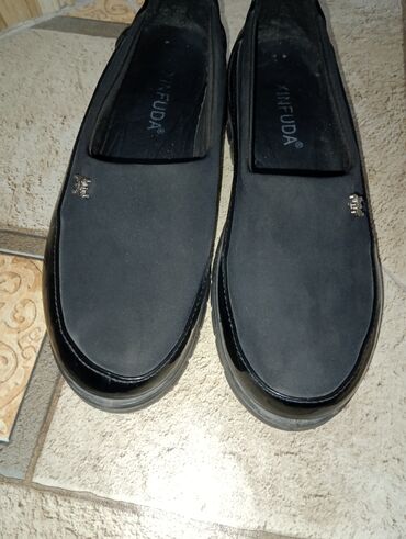 зимний обув мужской: Женские лоферы черные - Классический лаконичный дизайн без шнуровки