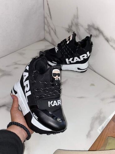 Women's Sneakers and athletic shoes: 40 — 5