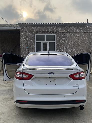 ford fujin: Ford Fusion sedan - Korpus: ağ rəng, 4 qapı, liftback üslublu arxa — 1