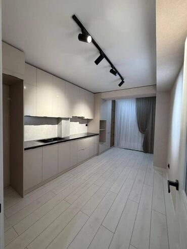 советская бокомбаева: 1 комната, 43 м², Элитка, 2 этаж, Евроремонт
