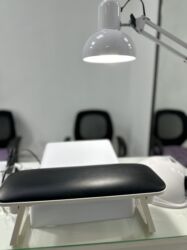 Салоны красоты: Продаю Косметологическая студия 95 м², 3 комнаты, С ремонтом, С оборудованием, Административное здание, 1 линия — 1