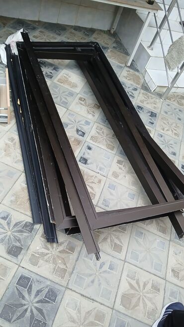 Фурнитура и комплектующие: Alüminium çərçivəli qapı dəsti - Material: Qara rəngli alüminium