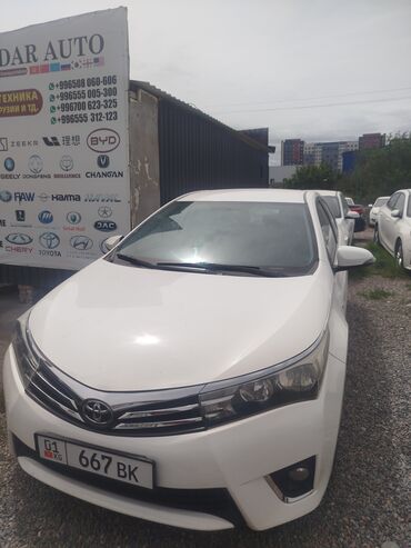 тойота матрикс купить: Белый седан Toyota Corolla. Автомобиль с хромированной отделкой