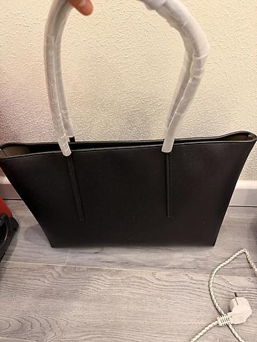 canta noutbuk: Calvin Klein qadın tote çantası - Rəng: qara - Model/etiket kodu — 4