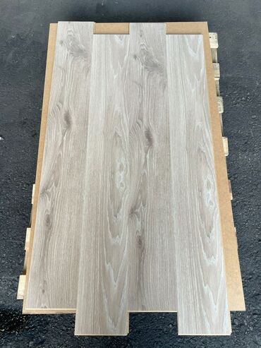 Laminat: Salam laminatlarimiz 31 32 33 klass olmagala hər rəg secimi var 250 yə — 24