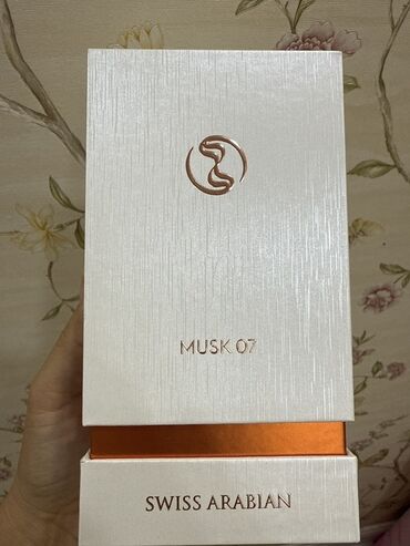 Swiss Arabian Musk 07 ətri ağ rəngli qablaşdırmada təqdim olunur