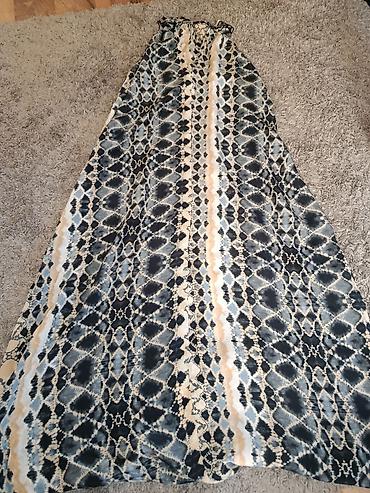 boho nakit: Duga Zara svilena haljina bez rukava sa uzorkom - Model: maxi haljina — 4