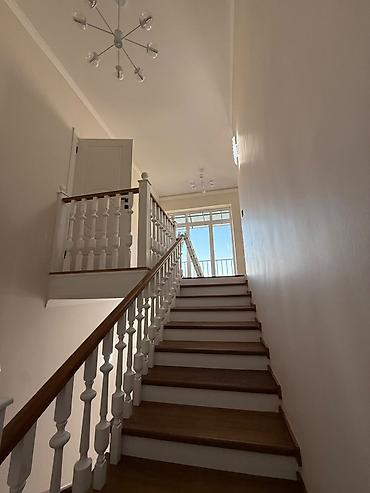 центральная улица: 230 м², 6 комнат и более, С подселением — 7