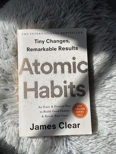 tibbi əlcək qiyməti: Atomic Habits 
Qiymət: 8azn