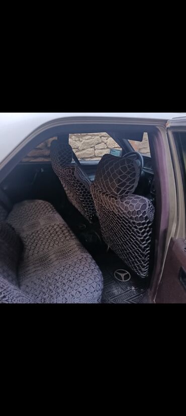 Mercedes-Benz: Mercedes-Benz 190E sedan - Korpus: 4 qapılı sedan, “bej/qızılı” rəng — 7