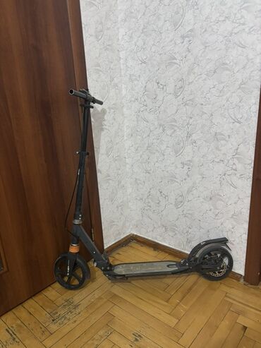Çamadanlar: Şəhər üçün yığcam skuter - Mexaniki (ayaqla sürülən) model - Güclü