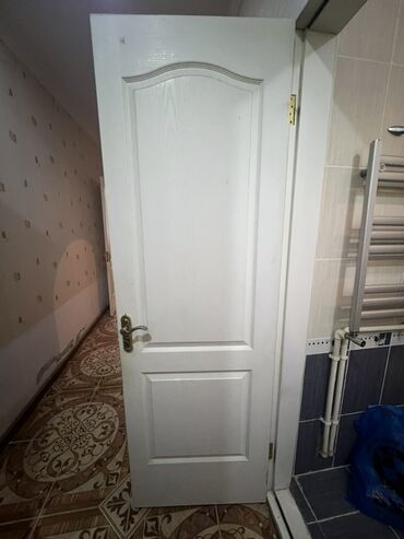 Bunker qapıları: Ağ rəngdə taxta qapı.
3 eded
2 eded 90liq
1 eded 80liq