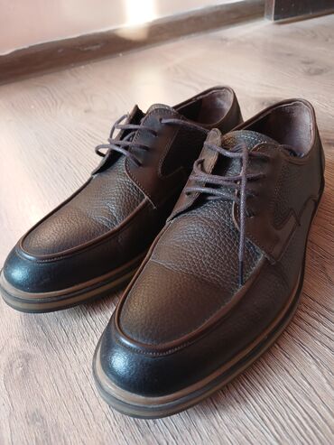 шлепанцы мужские: Мужские кожаные туфли-дерби - Материал: натуральная кожа с выраженным