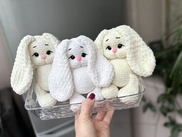 Игрушки: Очаровательные зайки ручной работы 🐰 Связаны из мягкой плюшевой пряжи
