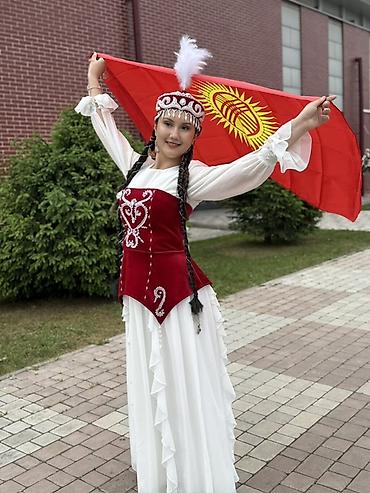 Киреге берилүүчү кийимдер: Улуттук кийим, Аял — 2