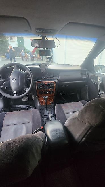 Opel: Opel Vectra: 2 l | Sedan — 8