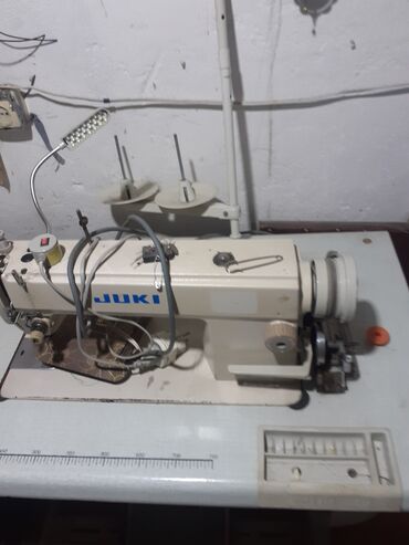 ikinci el overlok: Juki sənaye tikiş maşını – stol və pedal komplekti ilə - Brend: JUKI