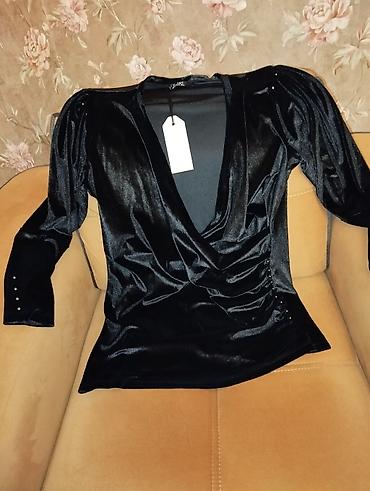 Qara rəngli, parıltılı məxməri (velvet) bluz. - Dərin V-yaxa lalafo.az -da Qara rəngli, parıltılı məxməri (velvet) bluz. - Dərin V-yaxa