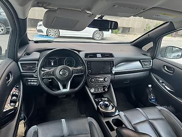 mini ev: Nissan Leaf: 2018 г., Автомат, Электромобиль, Хэтчбэк — 1