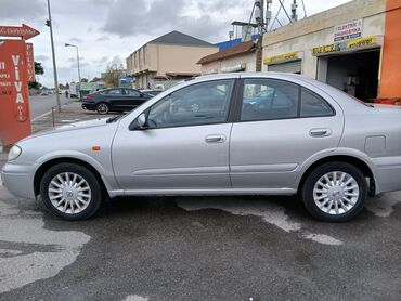 Tulumlar: Nissan Sunny EX Saloon sedan - Korpus: 4 qapılı sedan, gümüşü rəng -