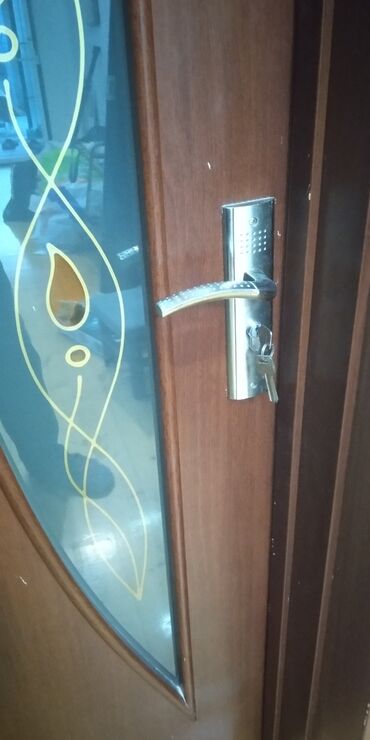 Ремонт и строительство: Qtaq qapısı,əla vəziyyətdə.Ölçüsü 90x205.Karobkasinin eni 12sm,əlavəsi