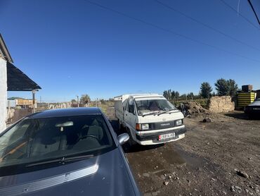 на рассрочку машину: Toyota Town Ace: 1992 г., 1.5 л, Механика, Бензин, Van