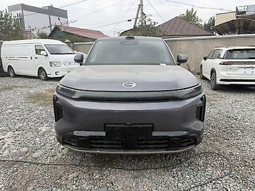 dodg ram: GAC Trumpchi / S7 (эмблема GAC), серый SUV. 2025 год максимальная — 3