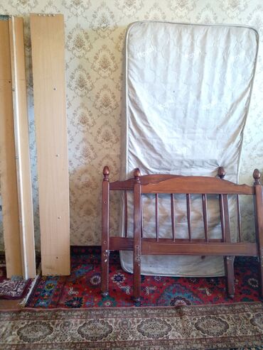 Komodlar: Təknəfərlik çarpayı, Bazasız, Matras ilə, Siyirməsiz