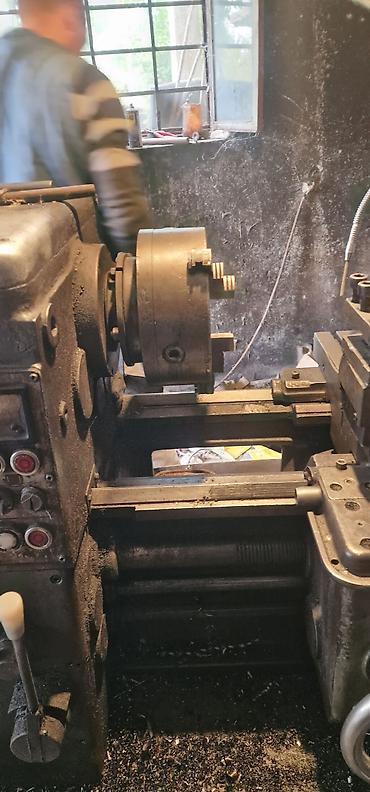 pracka sa laserom: Universalni strug za metal – industrijski model sa električnim pogonom — 3