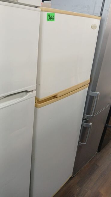 Mətbəx kombaynları və doğrayıcıları: İşlənmiş 2 qapılı Dnepr Soyuducu Satılır, rəng - Ağ