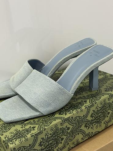 Basanoşka və səndəllər: Bershka, Ölçü: 39, rəng - Mavi, Yeni — 1