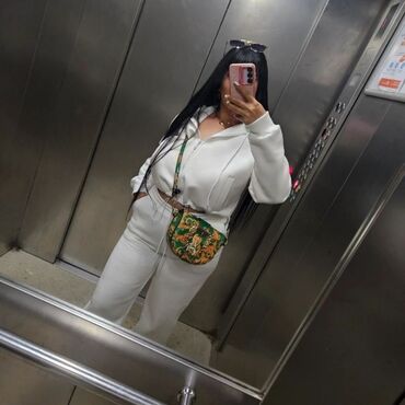 qab yuma isi: Hostes, qeydiyyatçı, Qadın, 31 il, 1-2 illik təcrübə