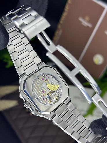 3d saat: Patek Philippe üslubunda zərif, kvadratvari bezelə sahib polad qol — 3