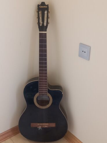 Tar: Akustik gitara, 6 sim
