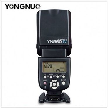 qedimi radio: Yongnuo YN 560 IV fləş. Həm 2.4 GHz simsiz radio ötürücü, həm də