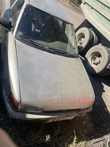 Mazda: Mazda 323: 1988 г., 1.3 л, Механика, Бензин, Седан — 2
