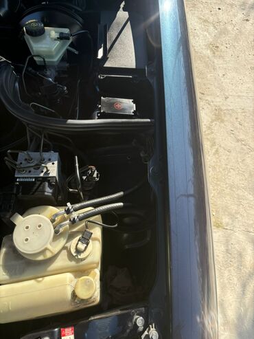 Mercedes-Benz: Mercedes-Benz E-Class: 2.4 l | 1998 il Sedan — 11