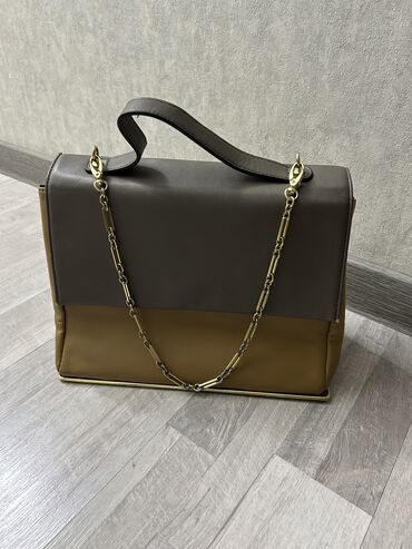 женскую сумку серого цвета: Женская сумка классическая Отличное качество Сумка на заклепке не на