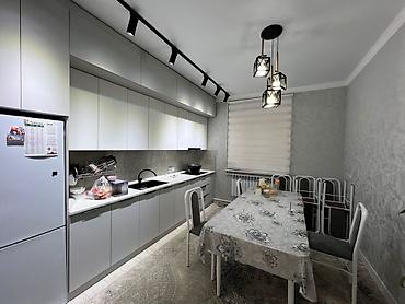 Продажа коттеджей и домов: СРОЧНО! Продаётся отличный 2-х этажный дом! 📍 Район: Ак Ордо 3 ж/м 📐 — 18