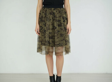 rozkloszowane spódnice midi w kwiaty: Women`s skirt, size One size