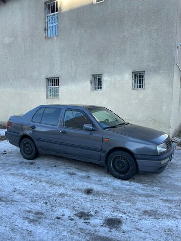 фолстваген венто: Volkswagen Vento: 1993 г., 1.8 л, Автомат, Бензин, Седан