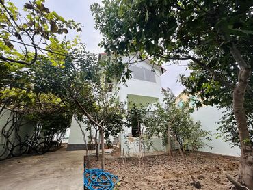 Həyət evləri və villaların satışı: Satılır: həyətli iki mərtəbəli fərdi ev Ünvan təsviri: Şəhər daxili — 10