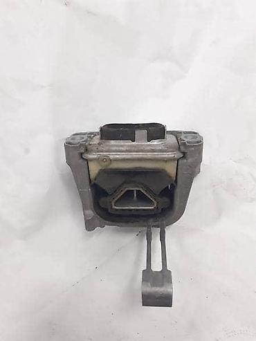 ventilator golf 2: DESNI NOSAC MOTORA ZA VOLKSWAGEN GOLF 7, PASSAT B8 - 5Q0199262DB | — 2