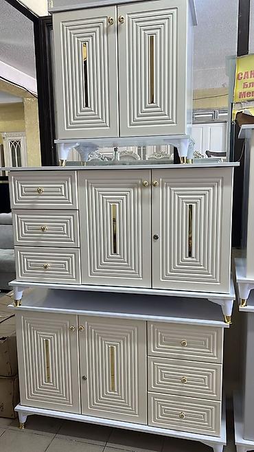silver kitchen: Белый набор модульных шкафов-комодов с резным фасадом и золотистой — 1