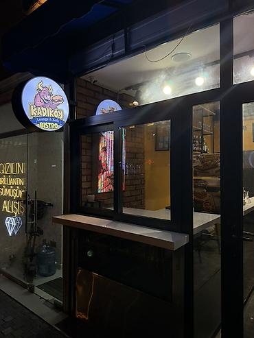 kafe resdaran: Hazır bizness kimi satılır– şəhərin mərkəzində, targovuya yaxın — 2
