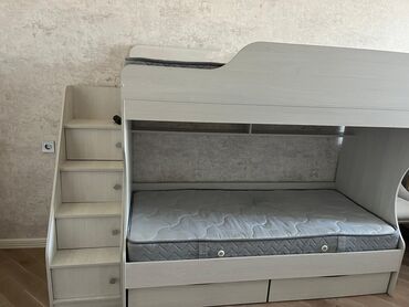 Masa və oturacaq dəstləri: Oğlan və qız üçün, Çarpayı